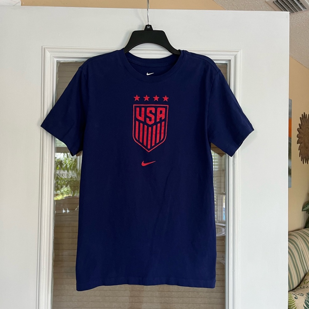 Men’s Nike USA T-Shirt (small)